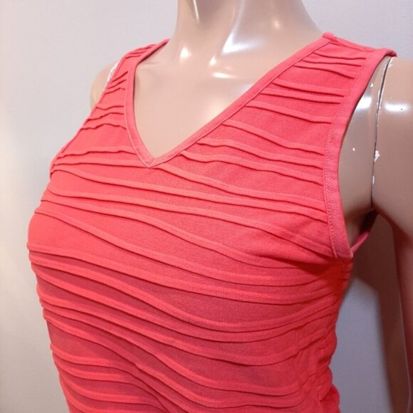 3/$20 REITMANS Pintucked Sleeveless Top Vneck Coral Tank Wide Shoulder Textured - Picture 4 of 10